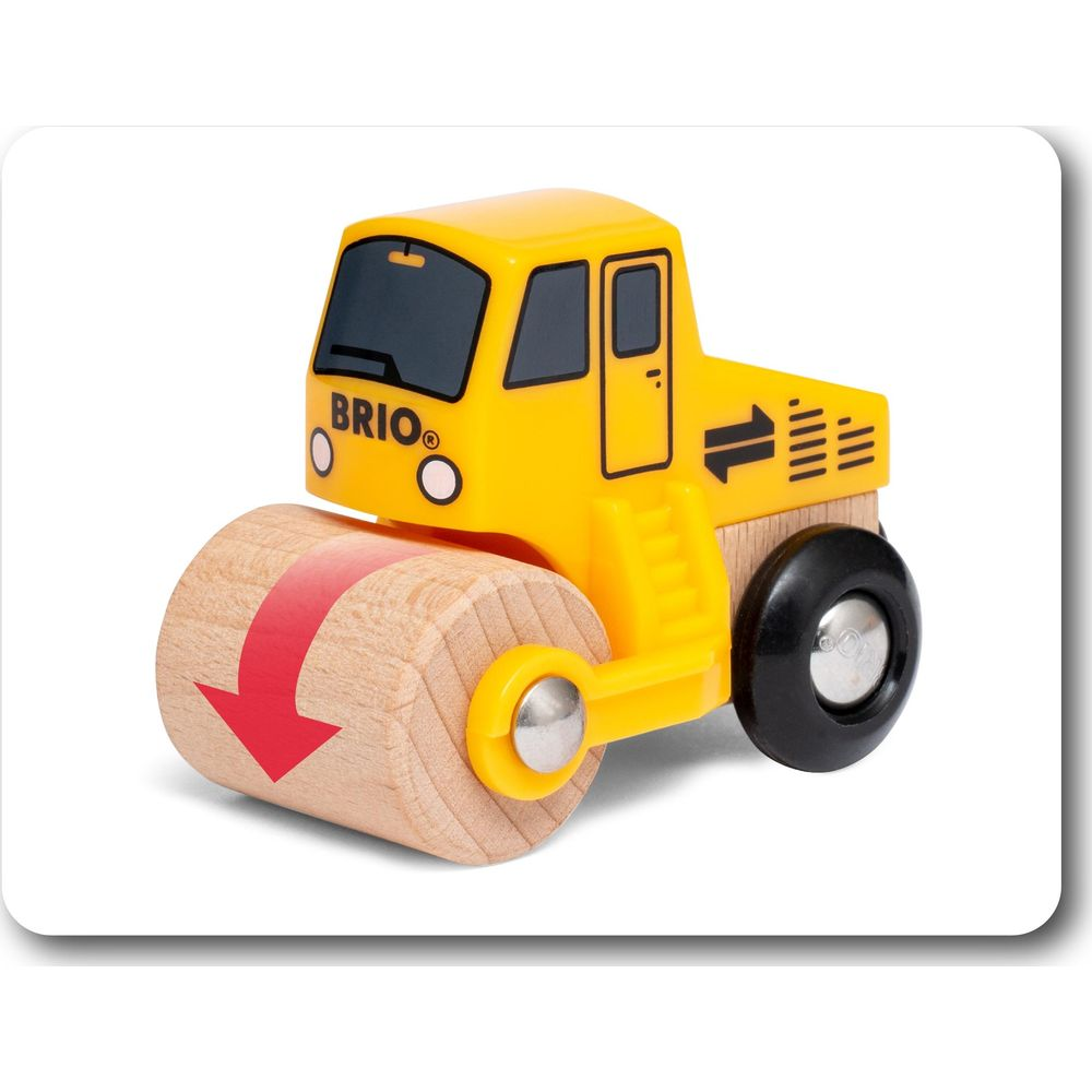 Camion motrice giocattolo giallo con rullo in legno e freccia rossa.