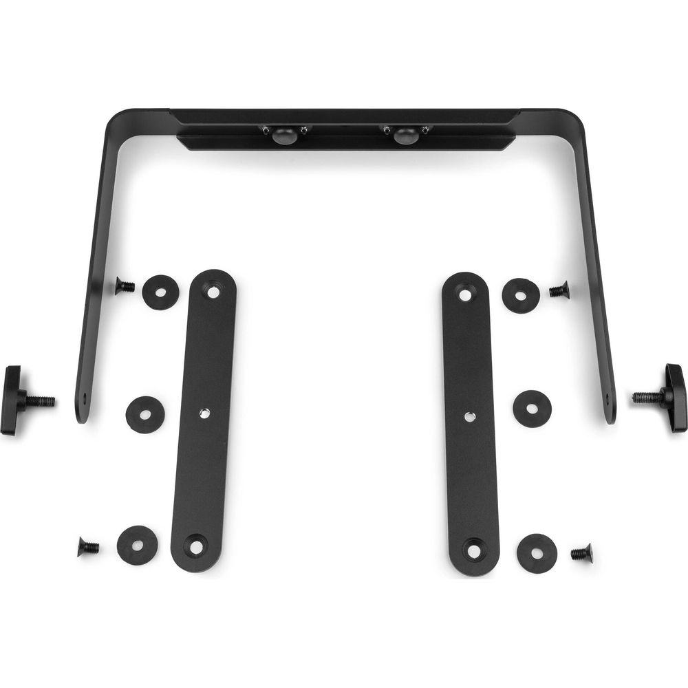 Soporte metálico negro con tornillos sobre fondo blanco.