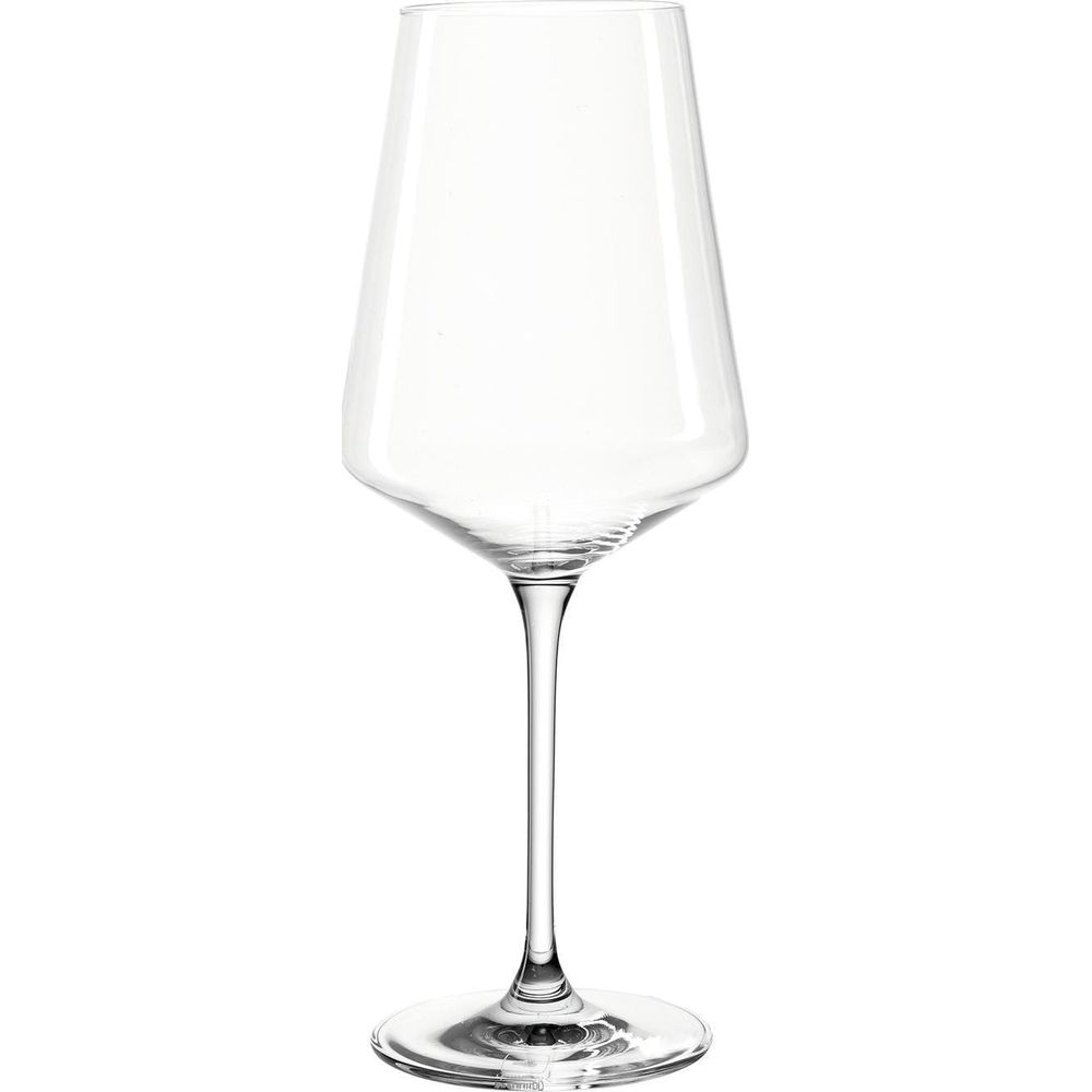 Ein einzelnes, leeres Weinglas aus Glas mit langem Stiel und breiterer Öffnung.