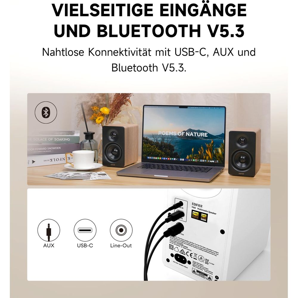 Drewniane głośniki z laptopem, filiżanką i książkami. Porty: AUX, USB-C, Line-Out.