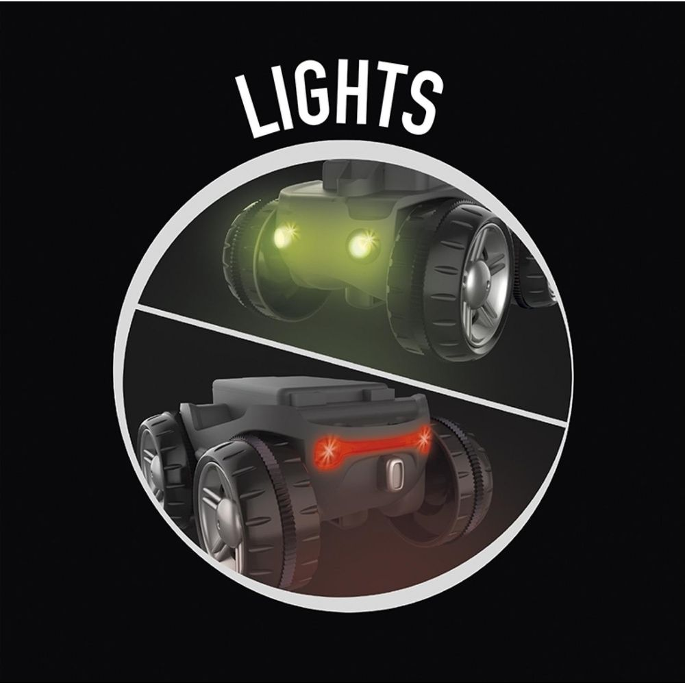 Zwei Ansichten eines schwarzen ferngesteuerten Autos mit grünen und roten Lichtern.