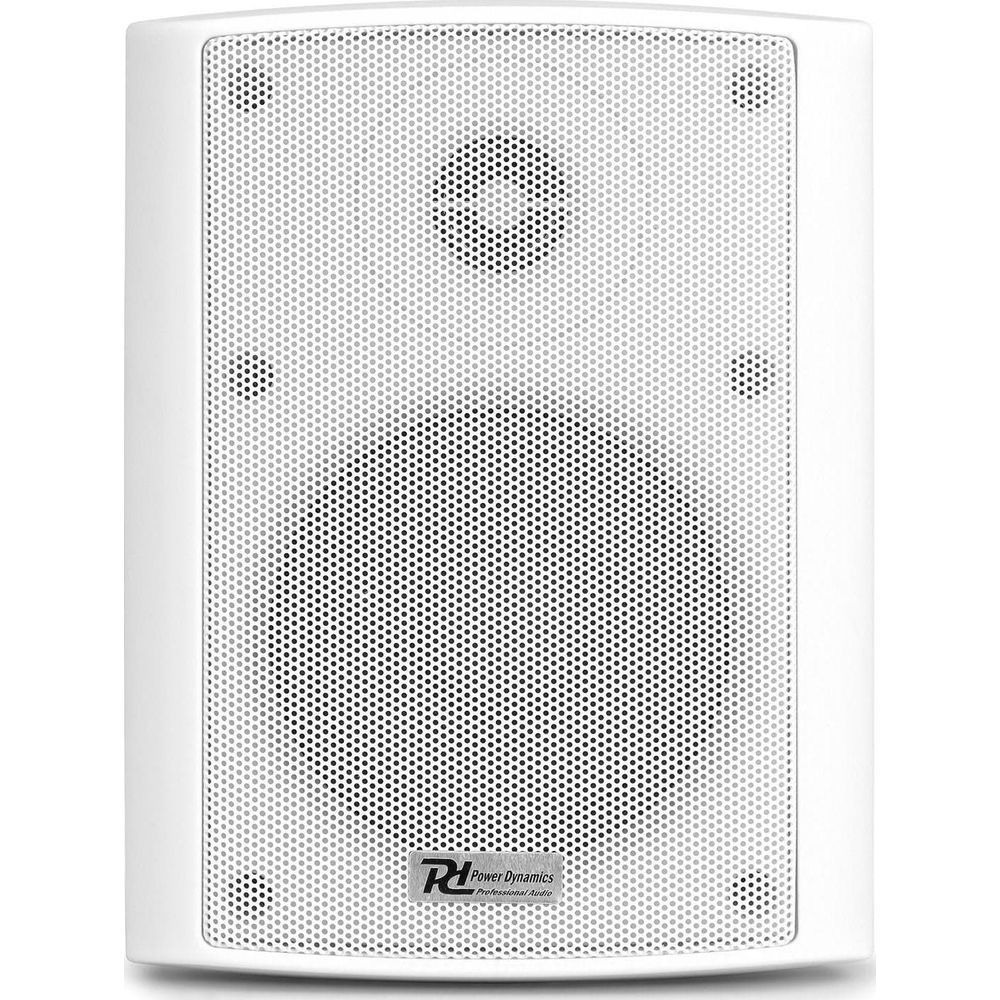 Altavoz blanco con rejilla perforada y logo abajo.