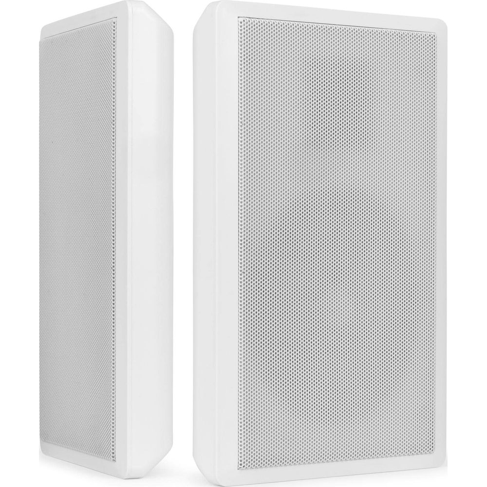 Dos altavoces blancos uno al lado del otro sobre fondo blanco.