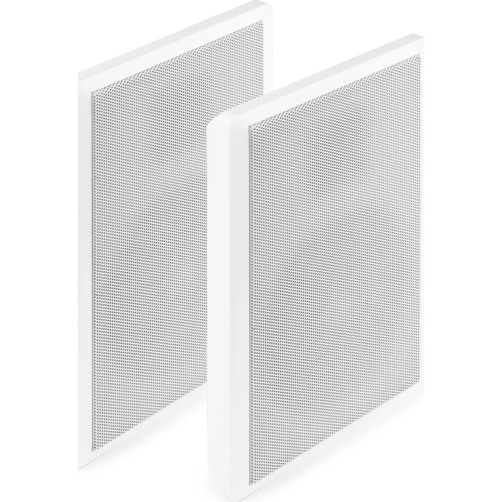 Dos altavoces rectangulares blancos con superficies perforadas.