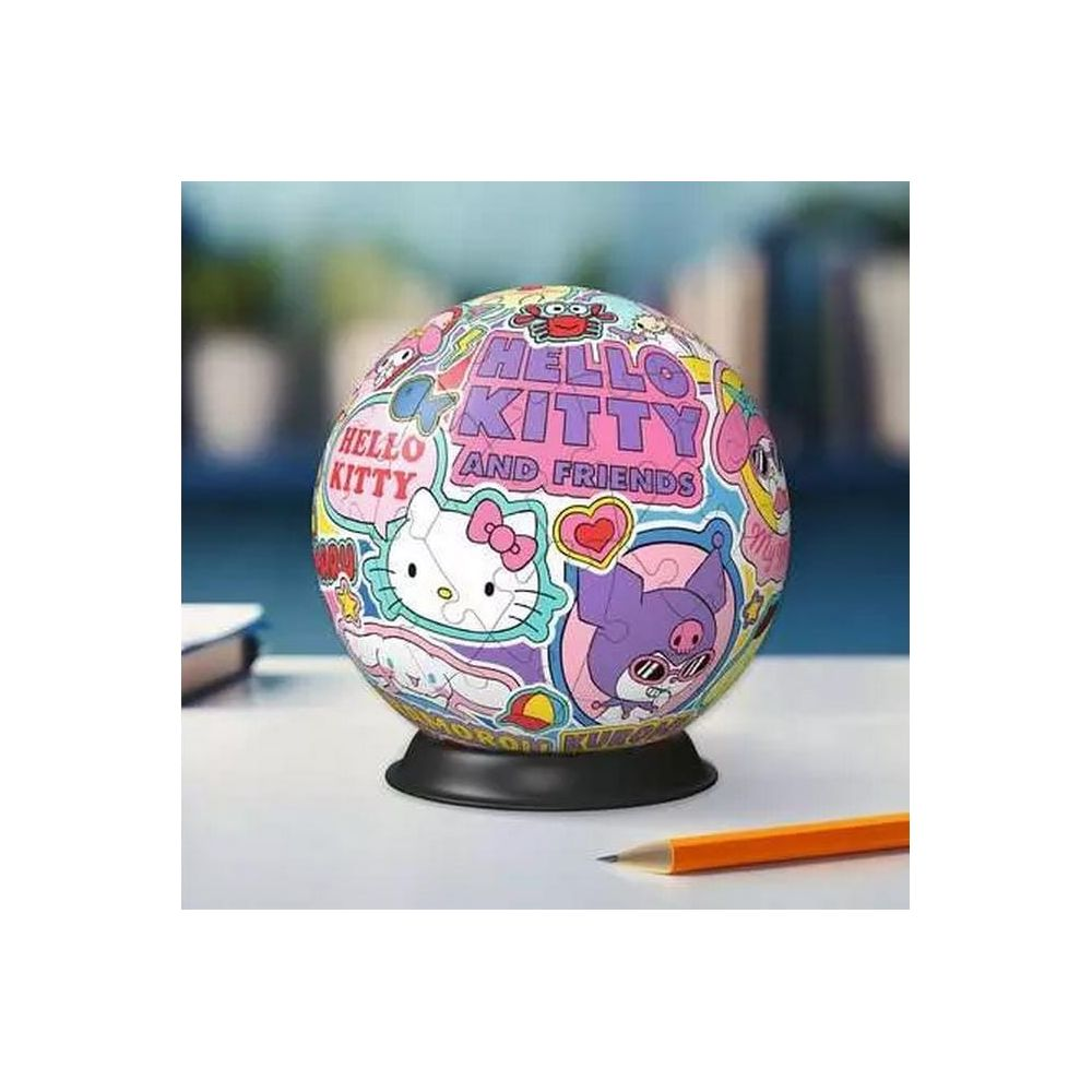 Okrągła kula z naklejkami Hello Kitty i Przyjaciółmi, na stojaku.