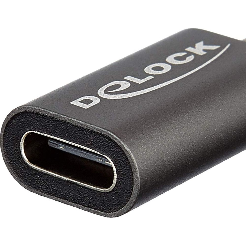 Czarny adapter USB-C ze srebrnym logo i portem.