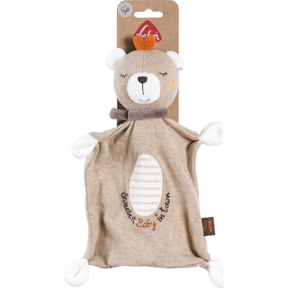 Un peluche a forma di orsetto marrone con corona arancione e sciarpa marrone.