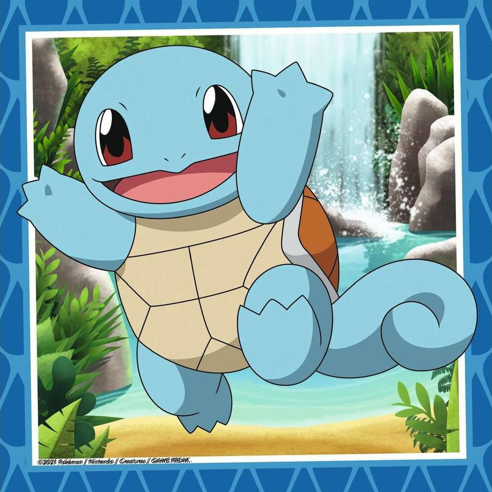 Un Pokémon Squirtle blu saluta con la zampa davanti a una cascata.