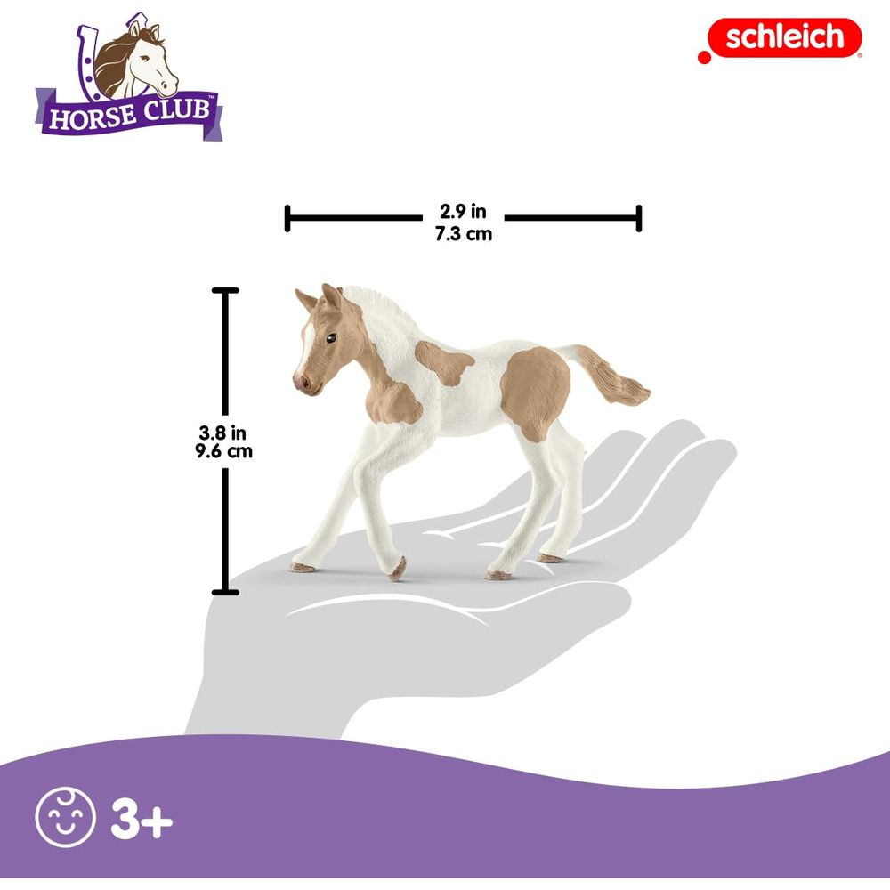 Osiem Schleich stoi na dłoni. Biały z brązowymi plamami.