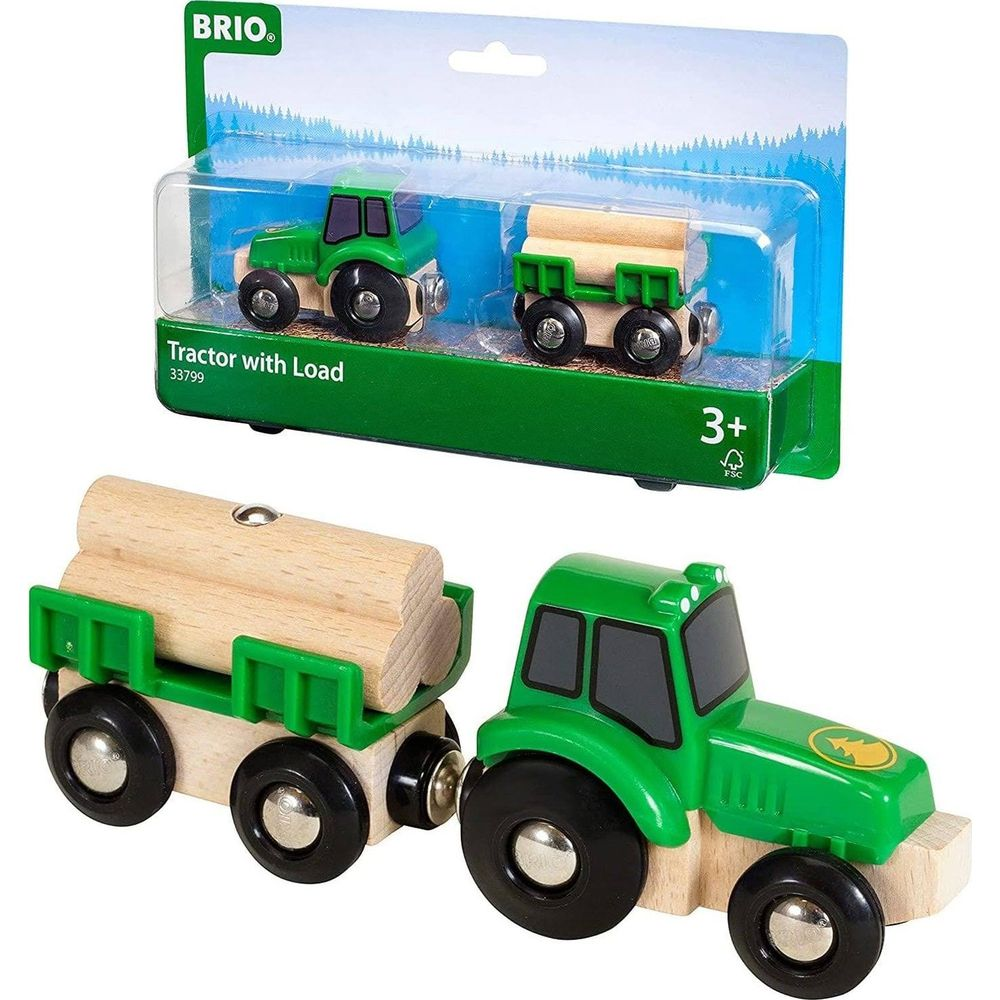 Grüner BRIO Holz-Traktor mit Anhänger und Holzstämmen, verpackt und separat.