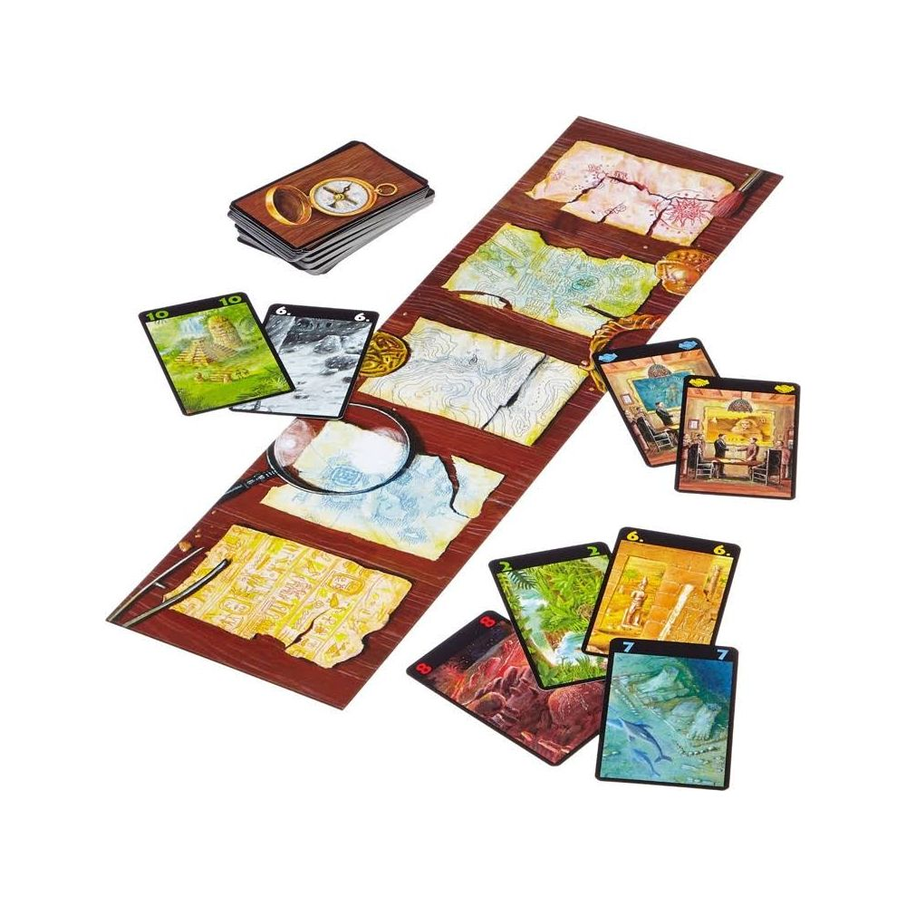 Brettspiel mit Kartenstücken, Karten mit antiken Stätten und einer Lupe.