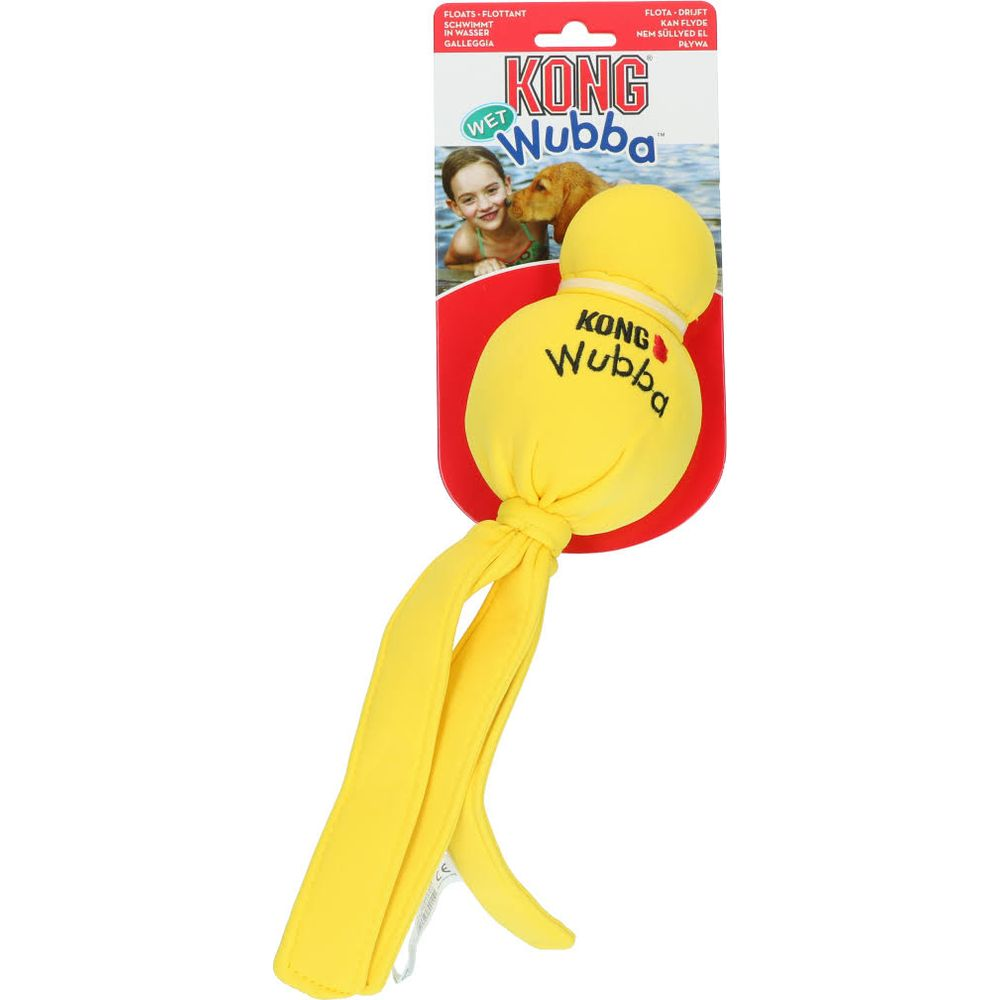 Żółta zabawka dla psa KONG Wubba z dwoma długimi ogonami i logo.