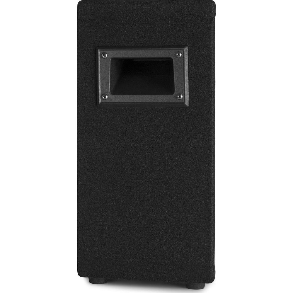 Altavoz negro con asa empotrada, sobre pies pequeños.