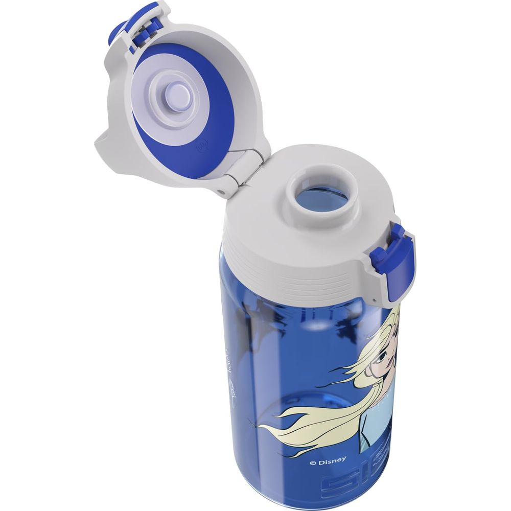 Blaue Trinkflasche mit Elsa-Aufdruck, offen.