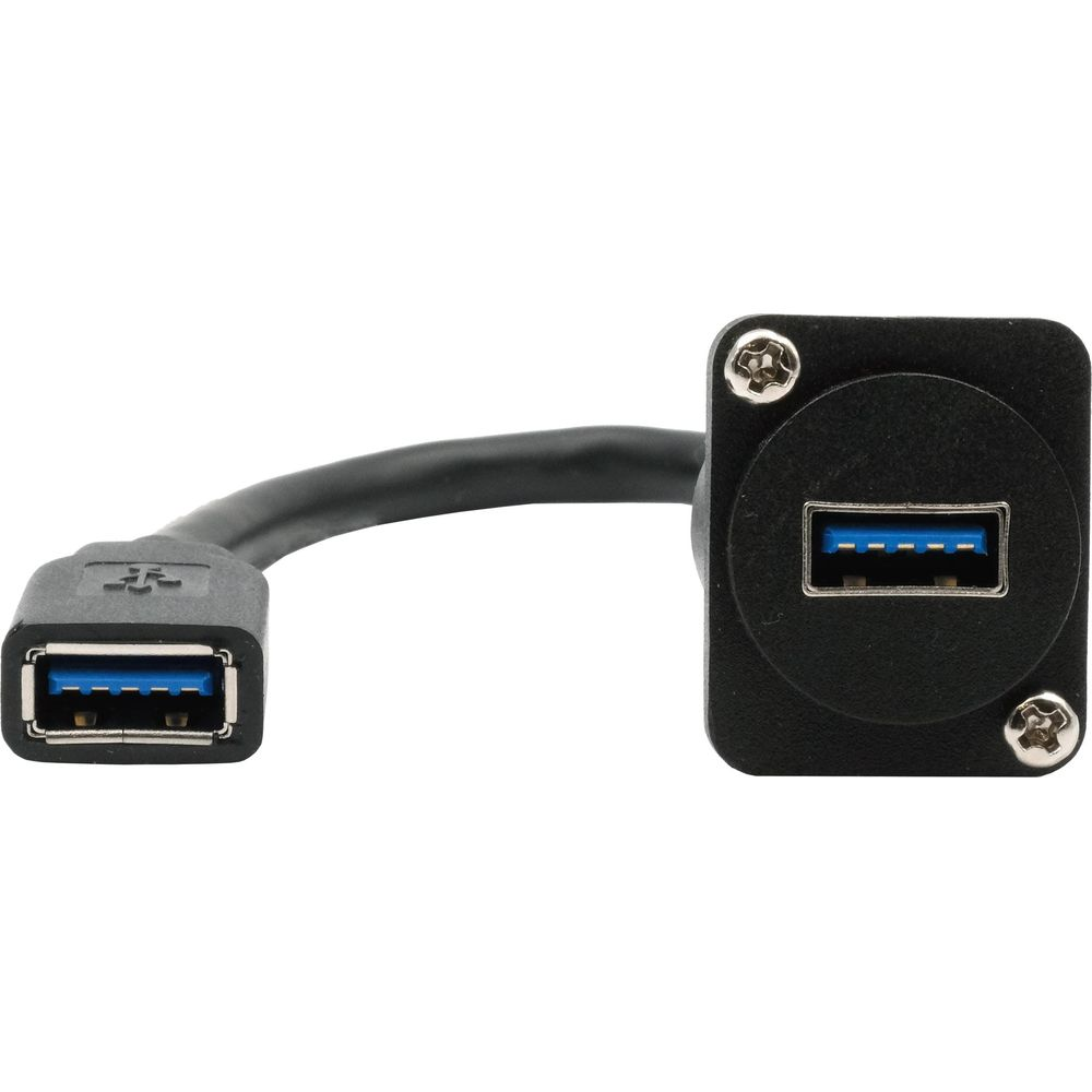 Zbliżenie czarnego kabla USB 3.0 ze złączem.