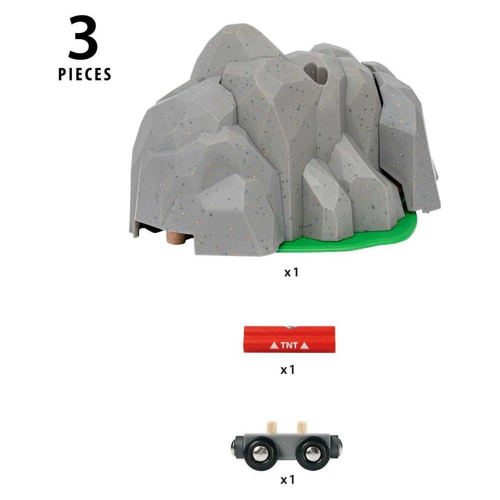 Szara formacja skalna, czerwony wagon TNT i wagon z drewnianymi kołami.