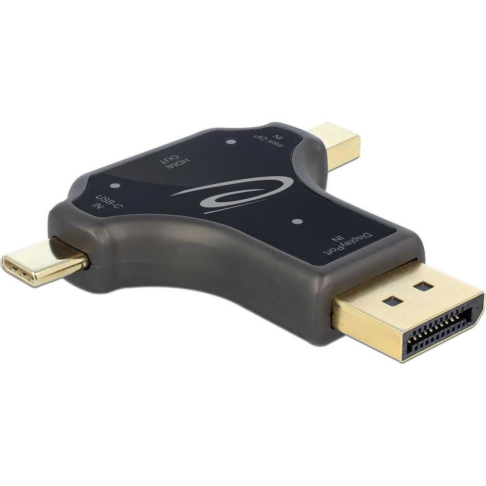 Un adaptador USB-C a HDMI y DisplayPort gris oscuro con conectores dorados.