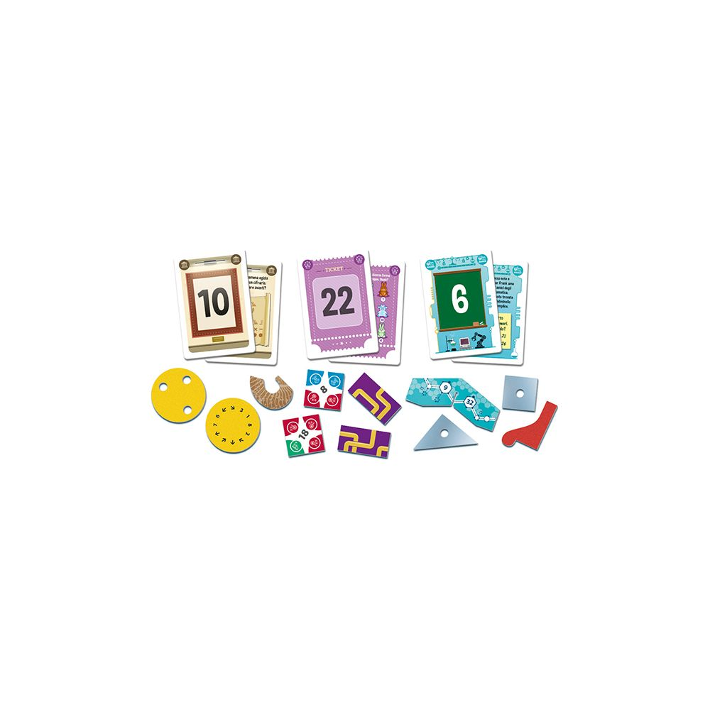 Spielkarten mit Zahlen, bunte Spielsteine, Dreiecke und ein Haken.