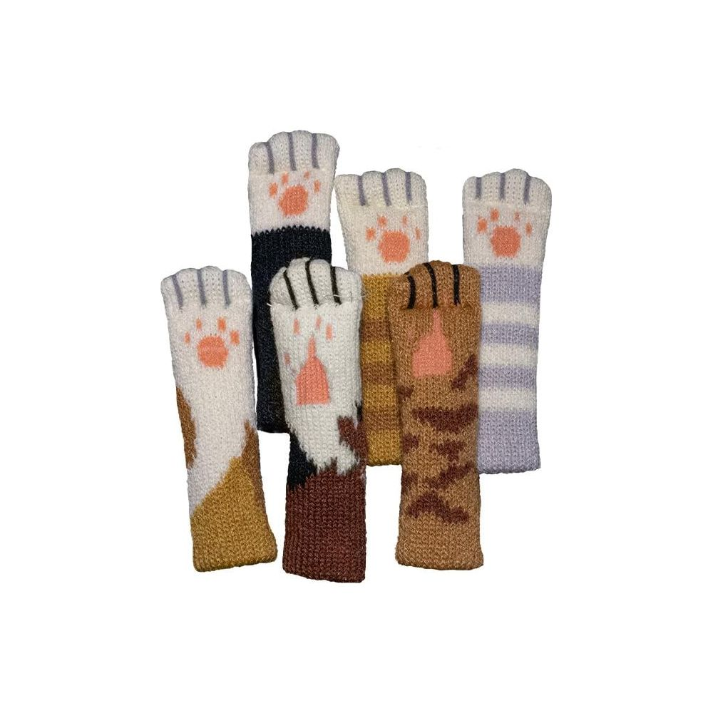 Six jambières tricotées en forme de patte de chat avec doigts et coussinets.