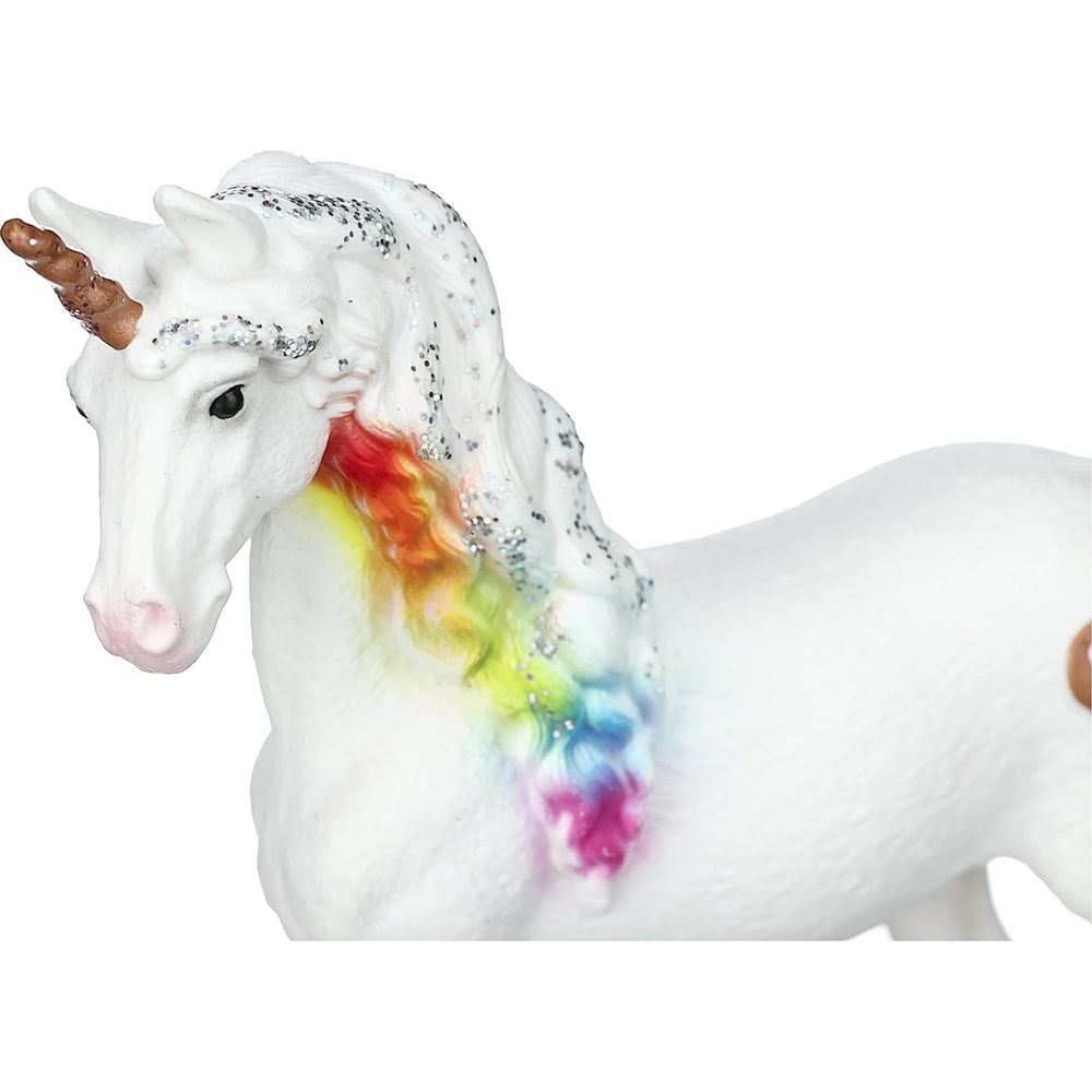 Biały jednorożec zabawka ze spiralnym rogiem i tęczową grzywą.