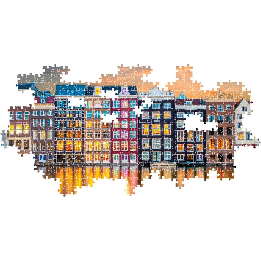 Puzzle domów nad wodą w nocy ze światłami