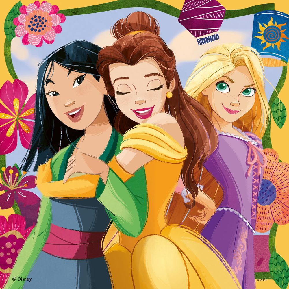 Tre principesse Disney: Mulan, Belle e Rapunzel, sorridono tra fiori e lanterne.
