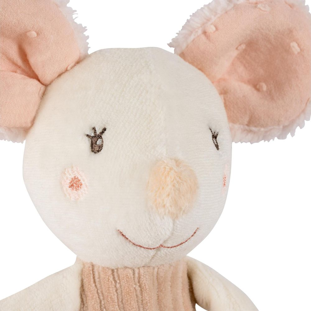 Un peluche di topo cremoso e soffice con guance e orecchie rosa.