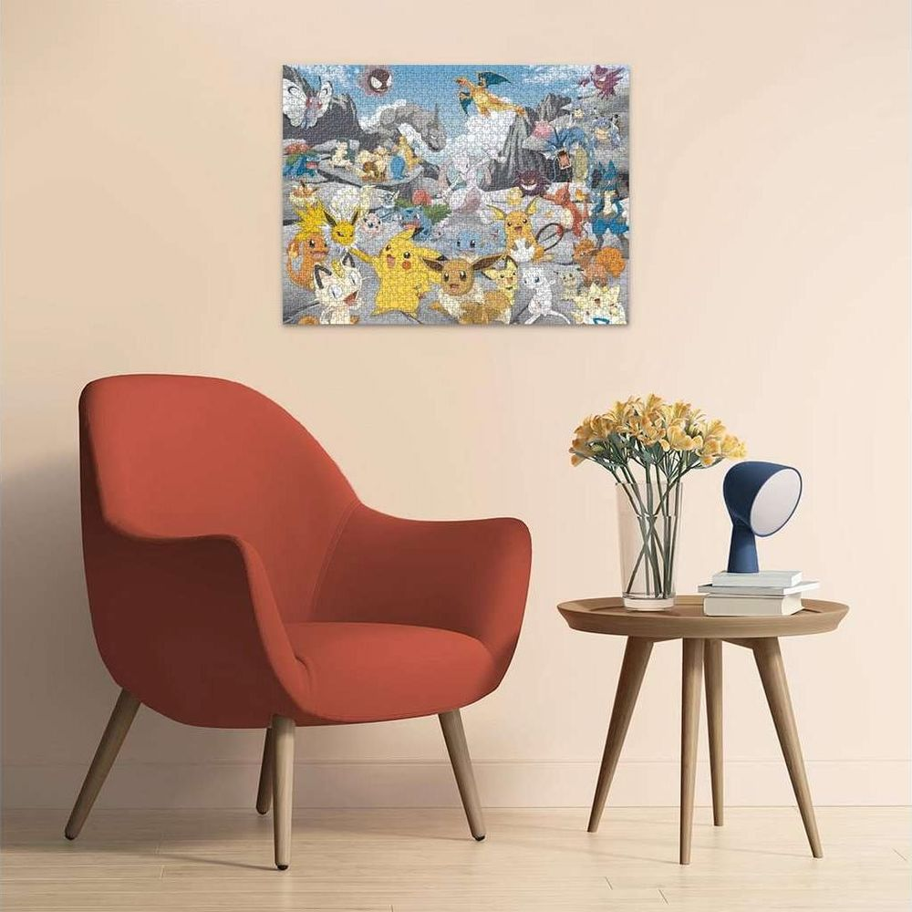 Plakat z wieloma postaciami Pokémon, w tym Pikachu i Eevee.