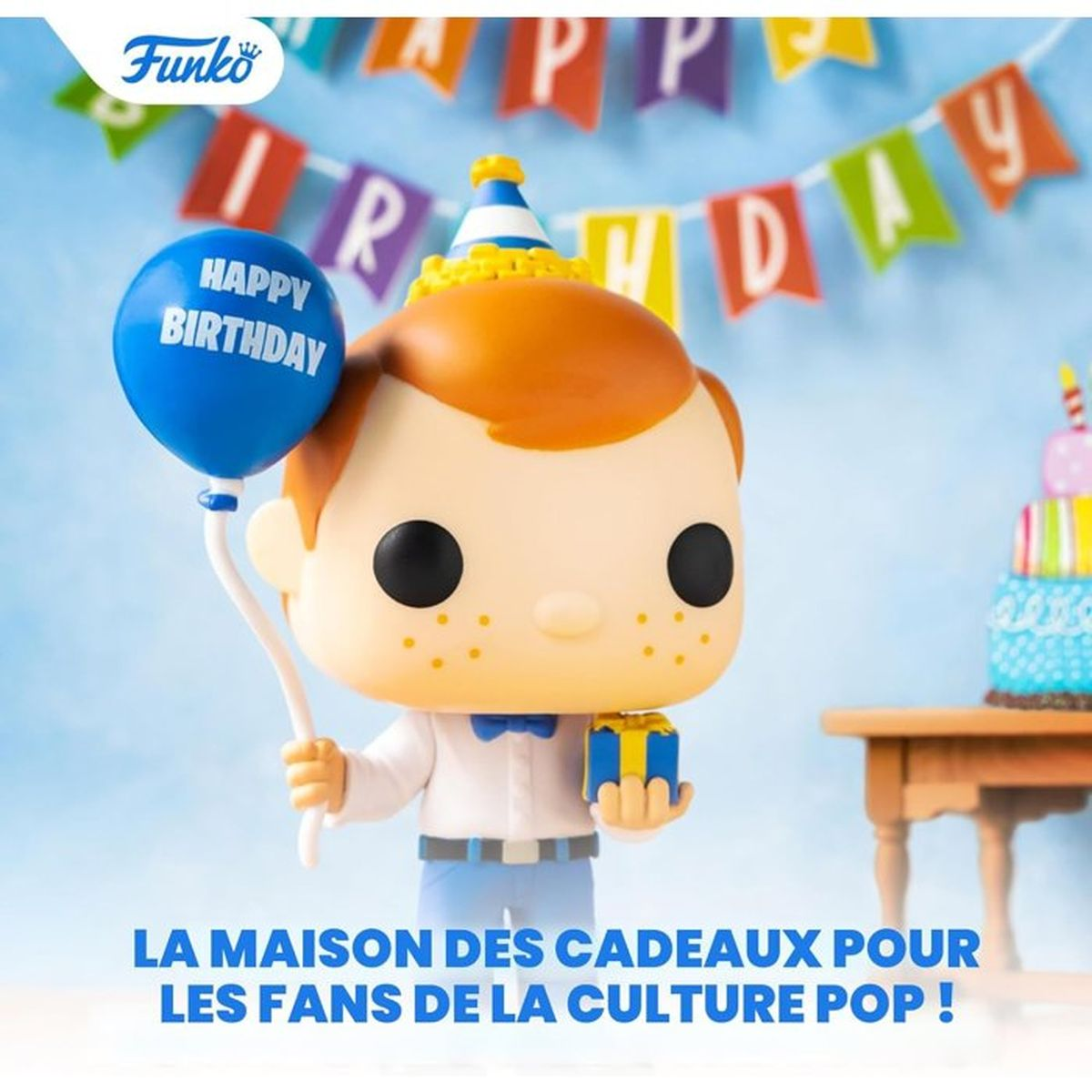 Postać Funko Pop z kapeluszem, balonem i prezentem przed banerem urodzinowym.