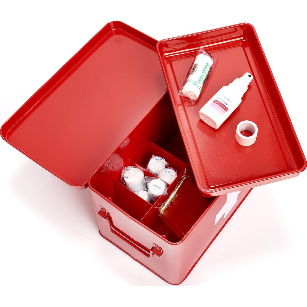 Rote Metall-Erste-Hilfe-Box mit herausnehmbarer Schublade und Verbandsmaterial.
