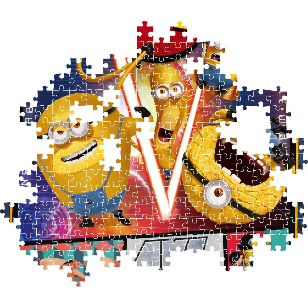 Puzzle przedstawiające Minionów walczących mieczami świetlnymi.