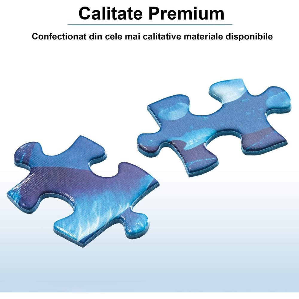 Dwa niebieskie elementy układanki z abstrakcyjnymi wzorami leżą obok siebie.