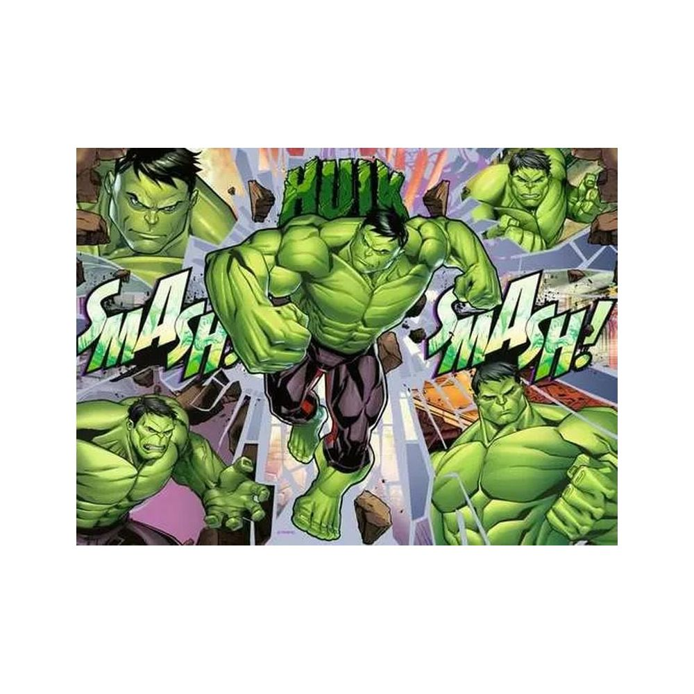 L'Hulk, verde con pantaloni scuri, sfonda un muro. "SMASH!" è visibile.