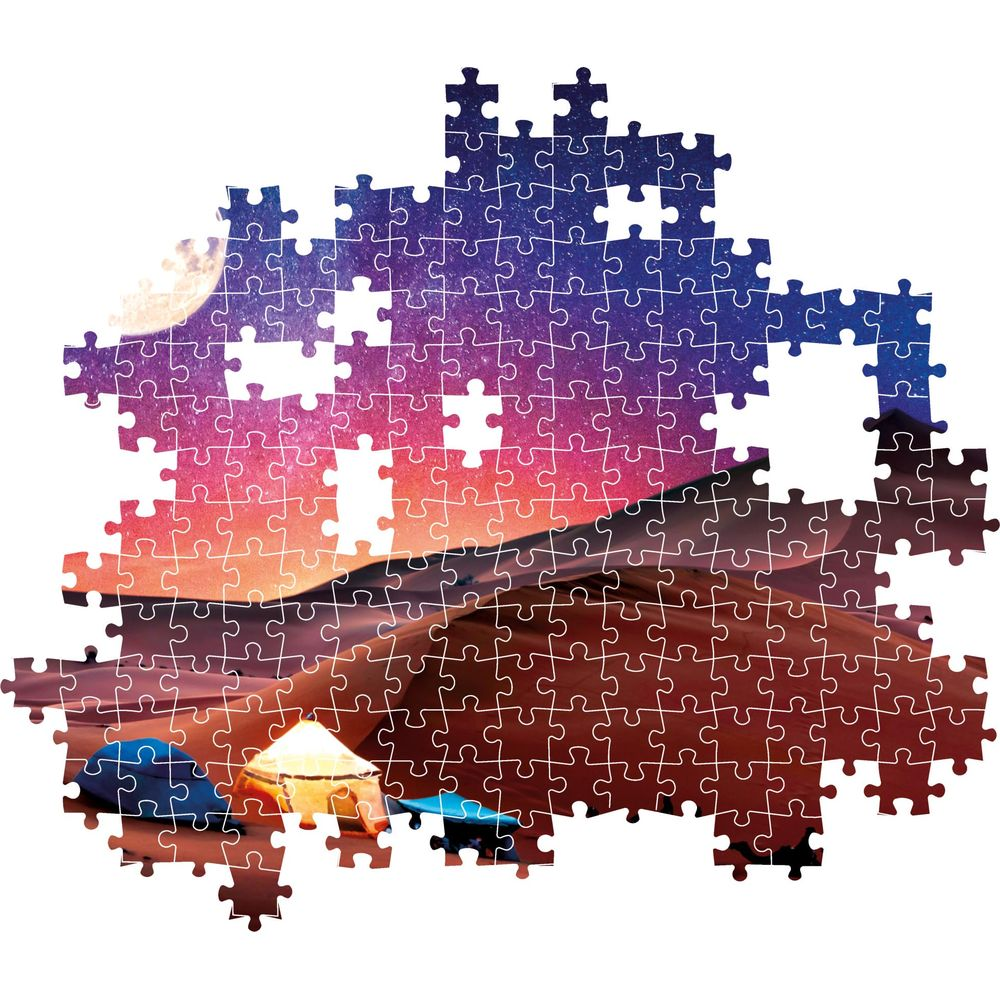 Puzzlebild einer Wüstenlandschaft mit Zelten bei Nacht unter einem Sternenhimmel.