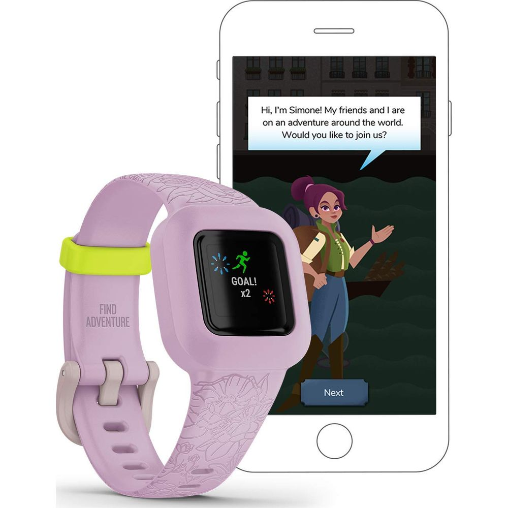 Un fitness tracker viola mostra 'GOAL! x2'. Accanto, uno smartphone con messaggio d'avventura.