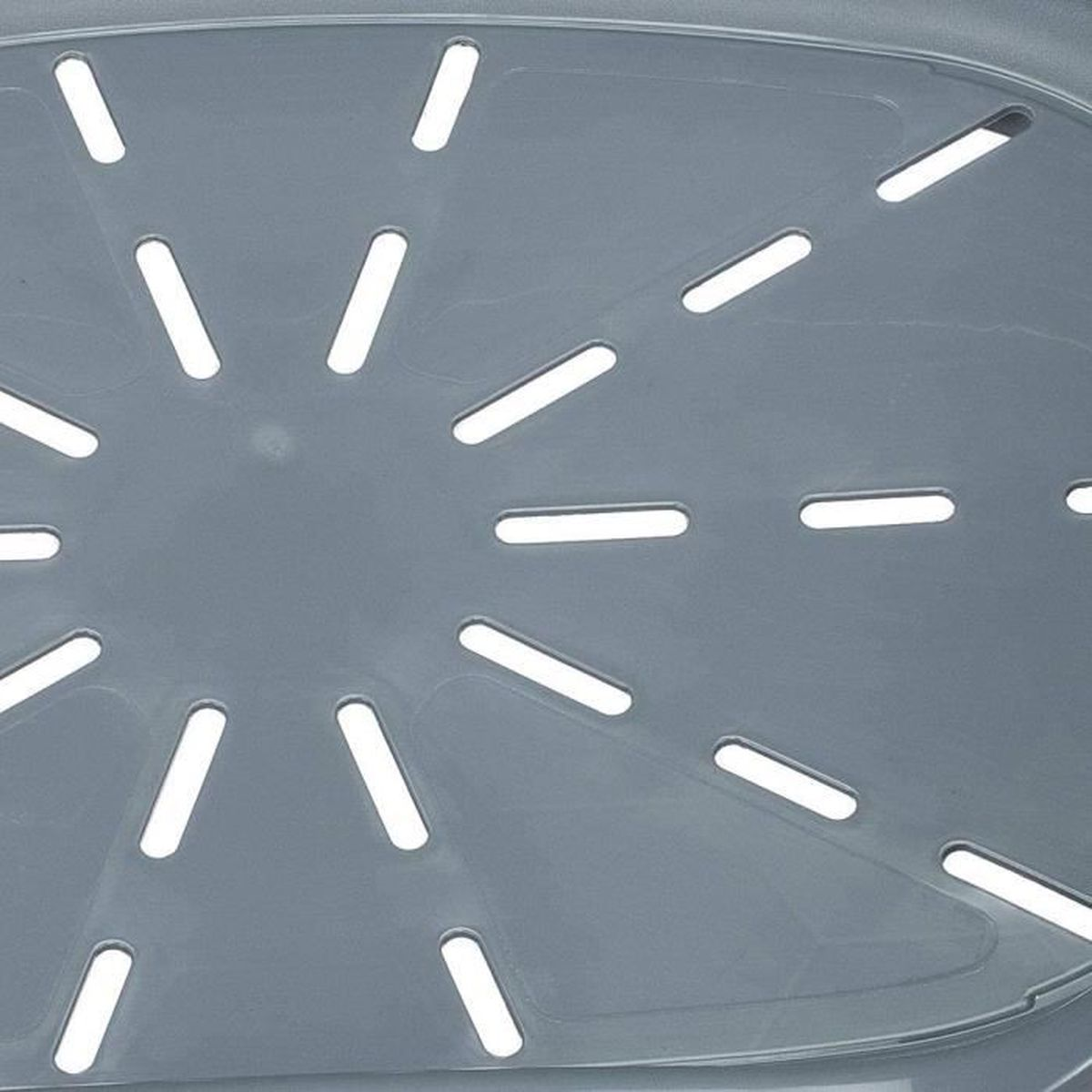 Colino in plastica grigia con numerose fessure strette disposte radialmente.