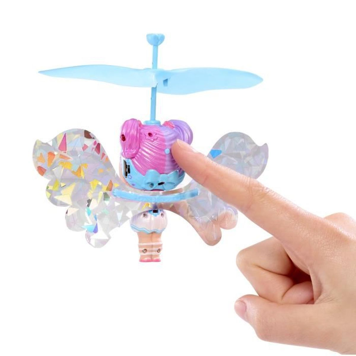 Eine Hand drückt eine bunte Spielzeugdrohne mit Flügeln.