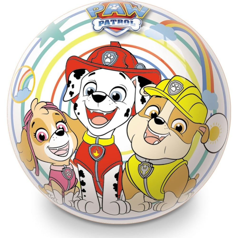 Pelota Paw Patrol con Marshall, Skye y Rubble ante arcoíris coloridos.