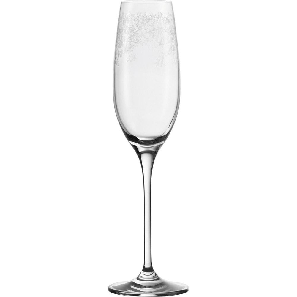 Ein elegantes Sektglas mit zarten Blumenmustern am oberen Rand.