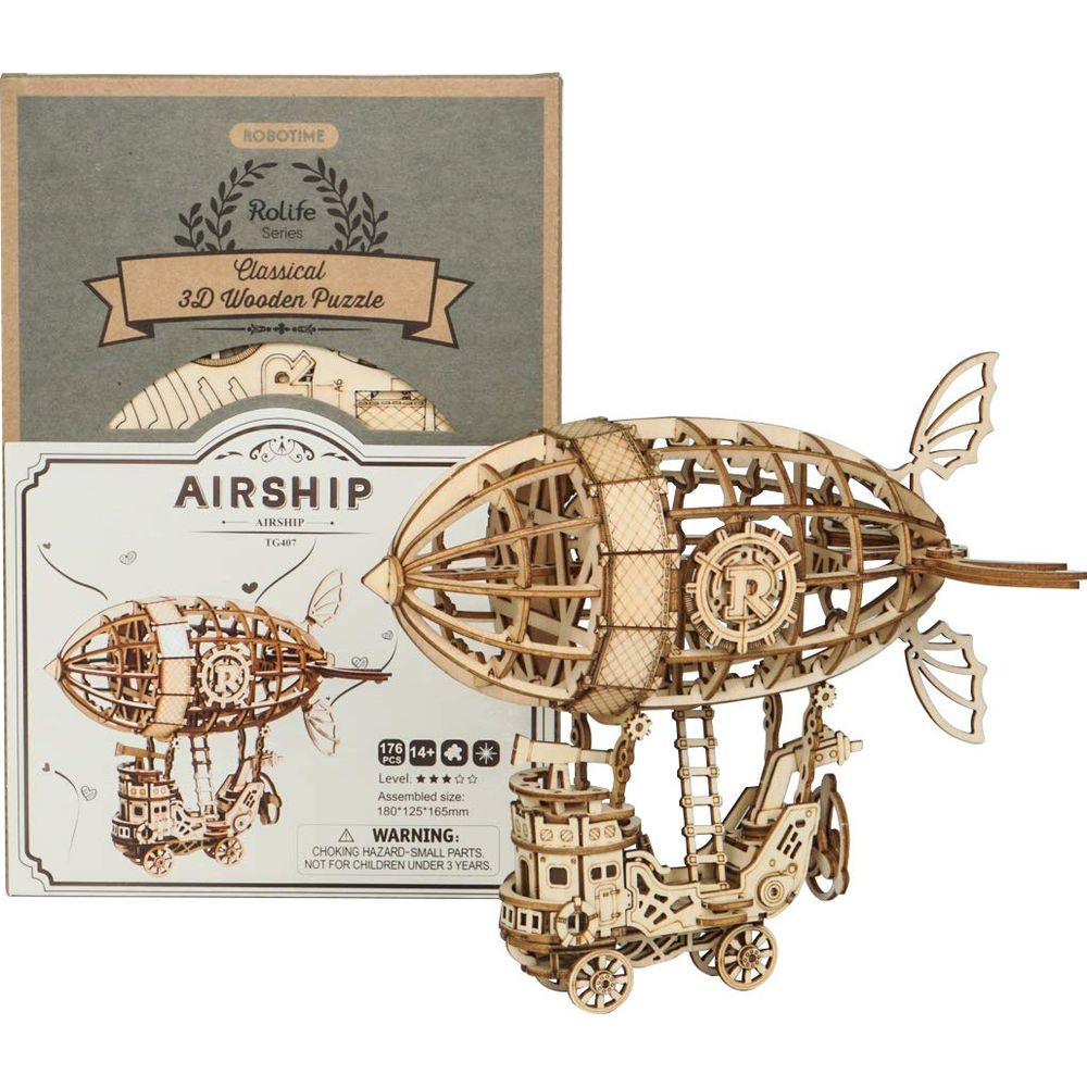 Un puzzle 3D en bois de dirigeable à côté de sa boîte.