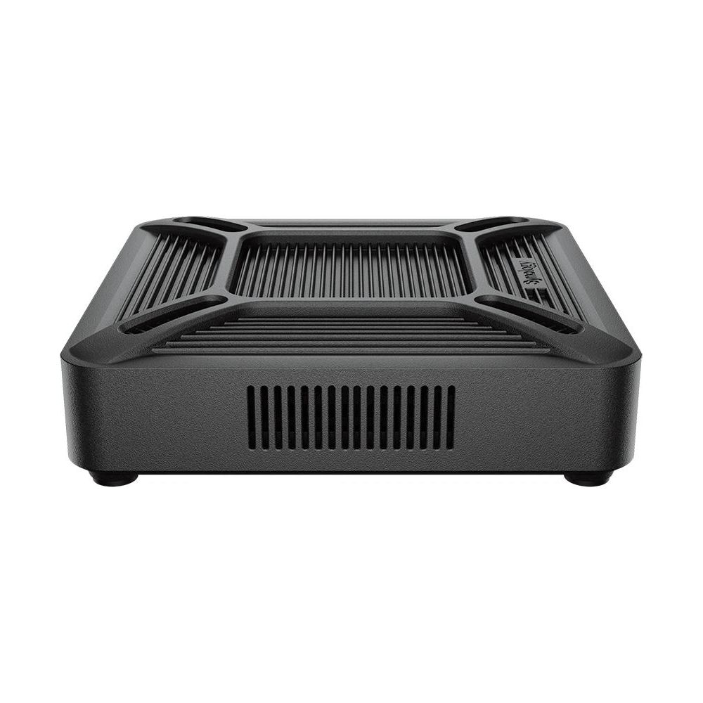 Dispositivo cuadrado negro ventilado con parte superior acanalada.
