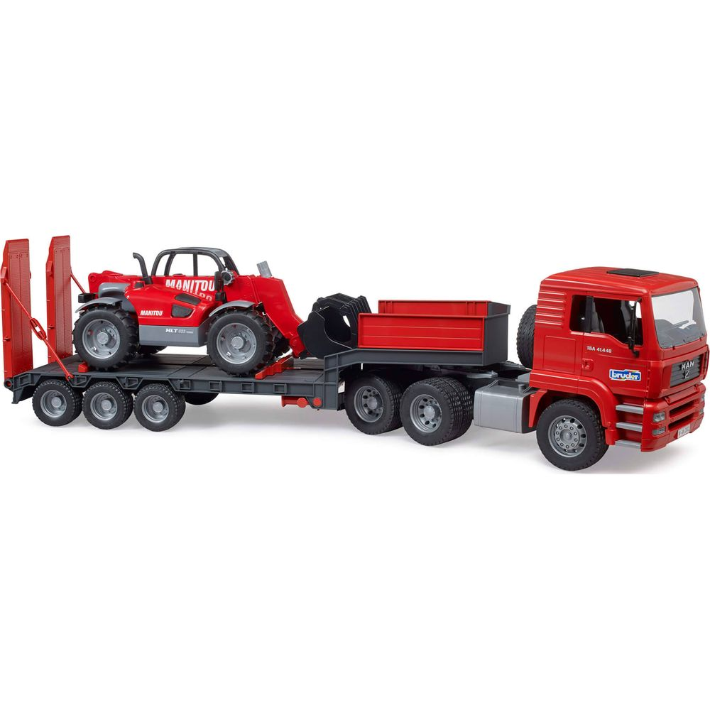 Roter Tieflader-LKW transportiert einen roten Lader, auf weißem Hintergrund.