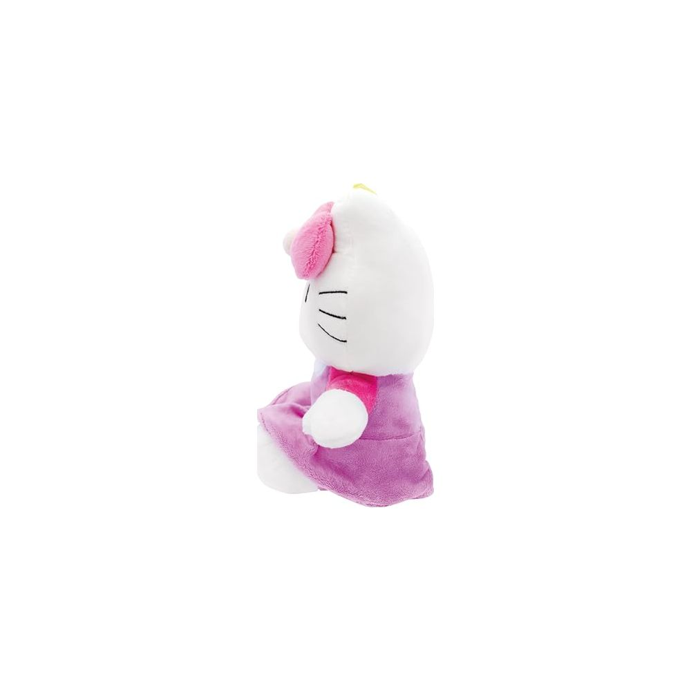 Ein Hello Kitty Plüschtier in einem fliederfarbenen Kleid sitzt auf weißem Hintergrund.