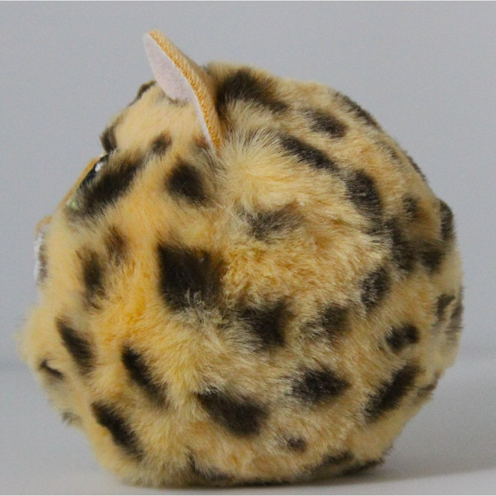 Ein flauschiges Spielzeug mit Leopardenmuster.