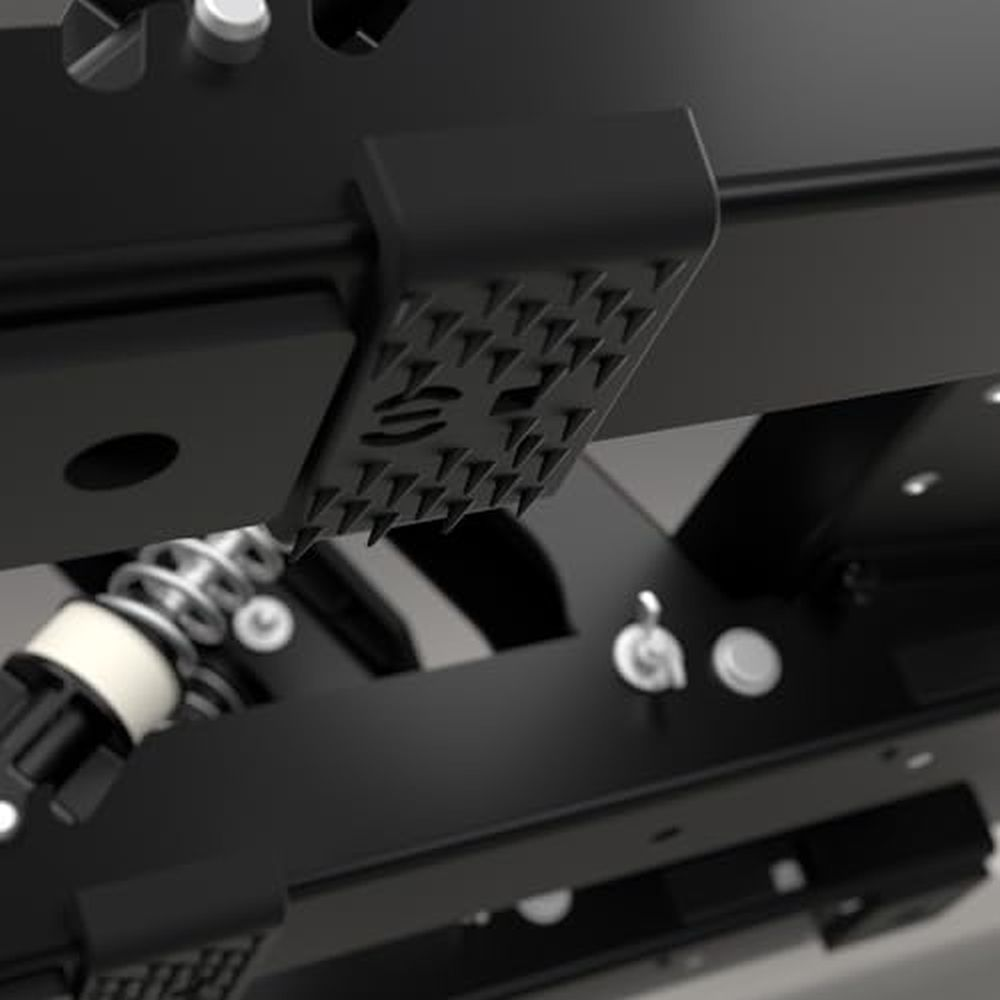 Czarny metalowy mechanizm ze sprężyną i gumową powierzchnią chwytną.