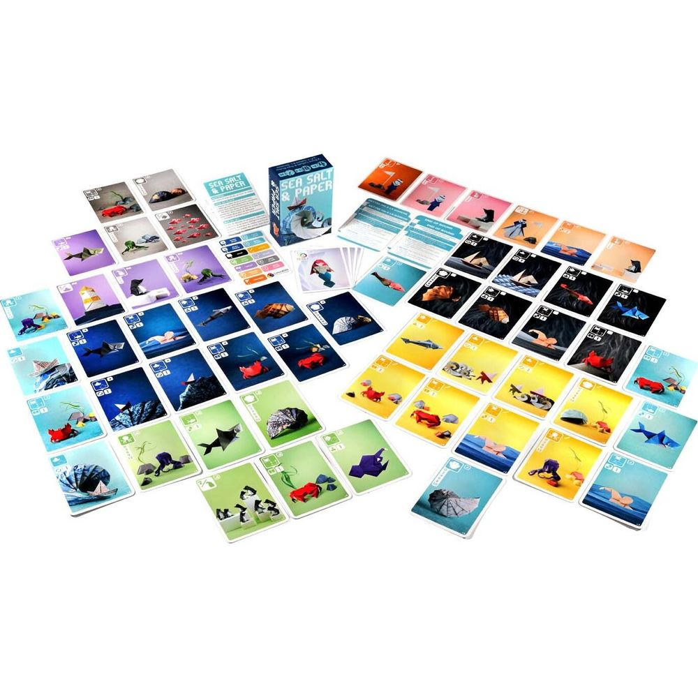 Beaucoup de cartes avec des créatures marines et des motifs origami, un jeu de cartes.