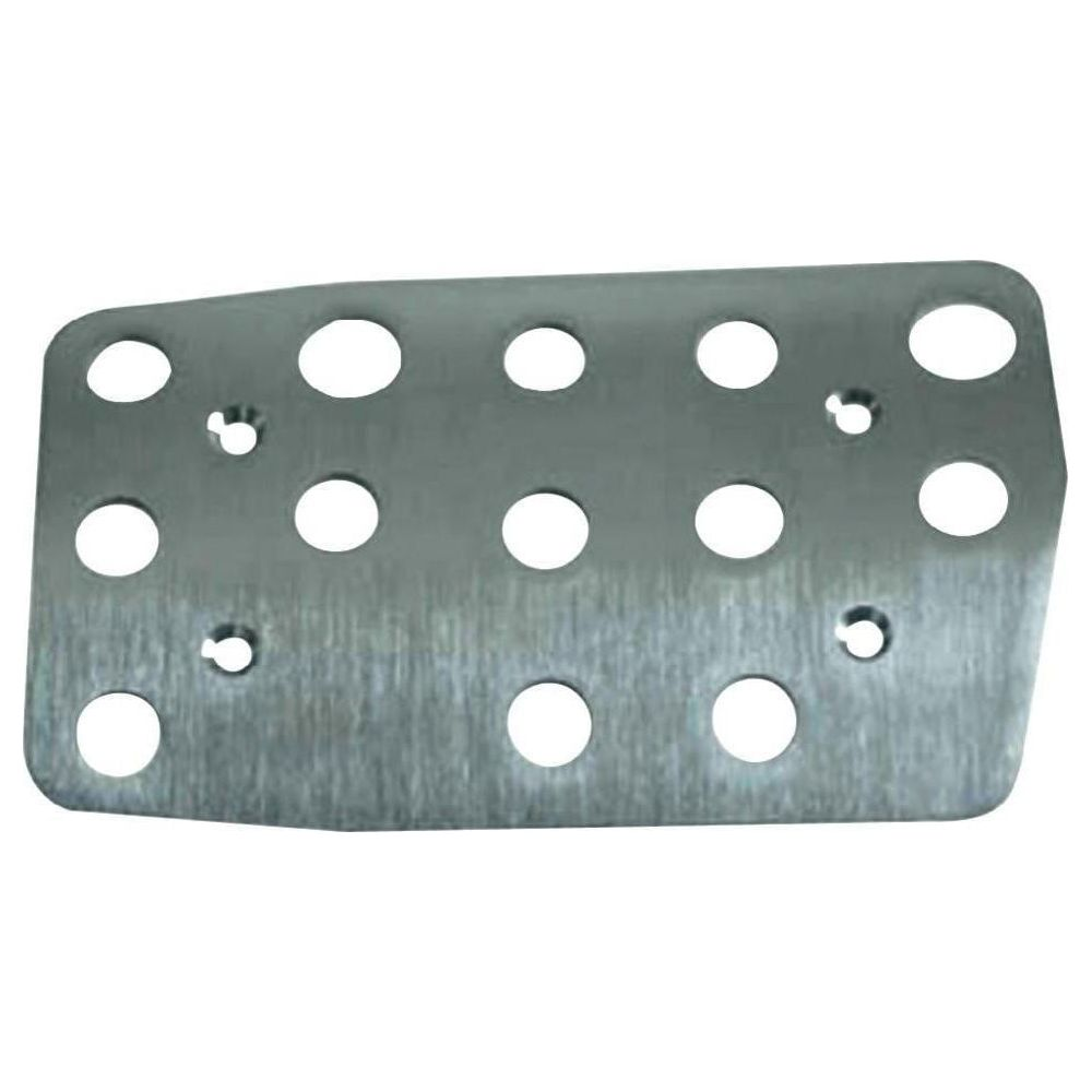Een metalen, rechthoekig object met veel ronde gaten.