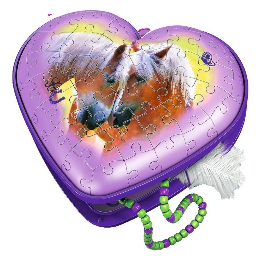 Puzzle a forma di cuore viola con due cavalli, collana di perline e piuma.