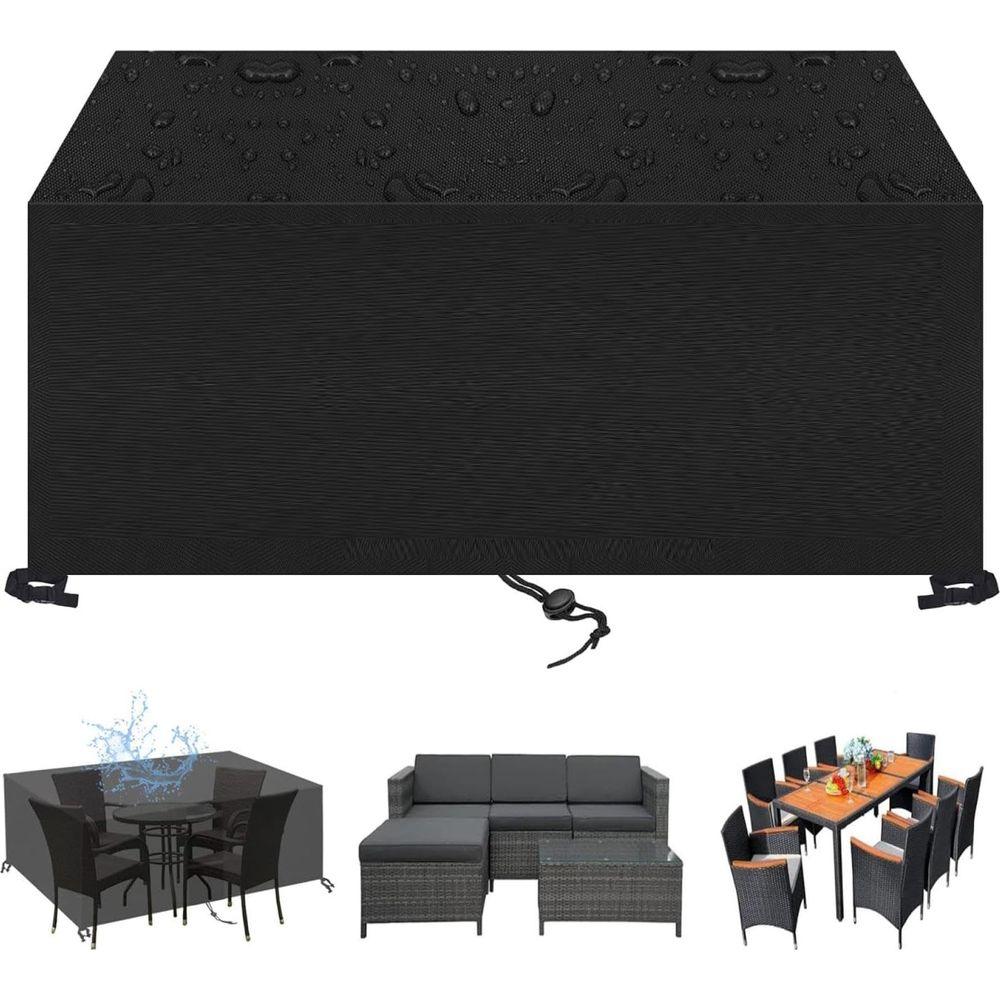 Schwarze Abdeckung für Gartenmöbel, daneben Sitzgruppe und Esstisch.