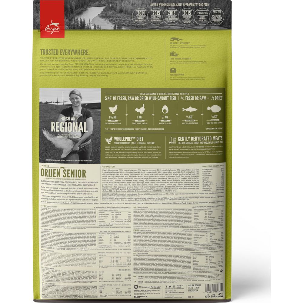 Opakowanie karmy dla psów Orijen Senior z wizerunkiem kobiety i kurczaka, składem i informacjami.